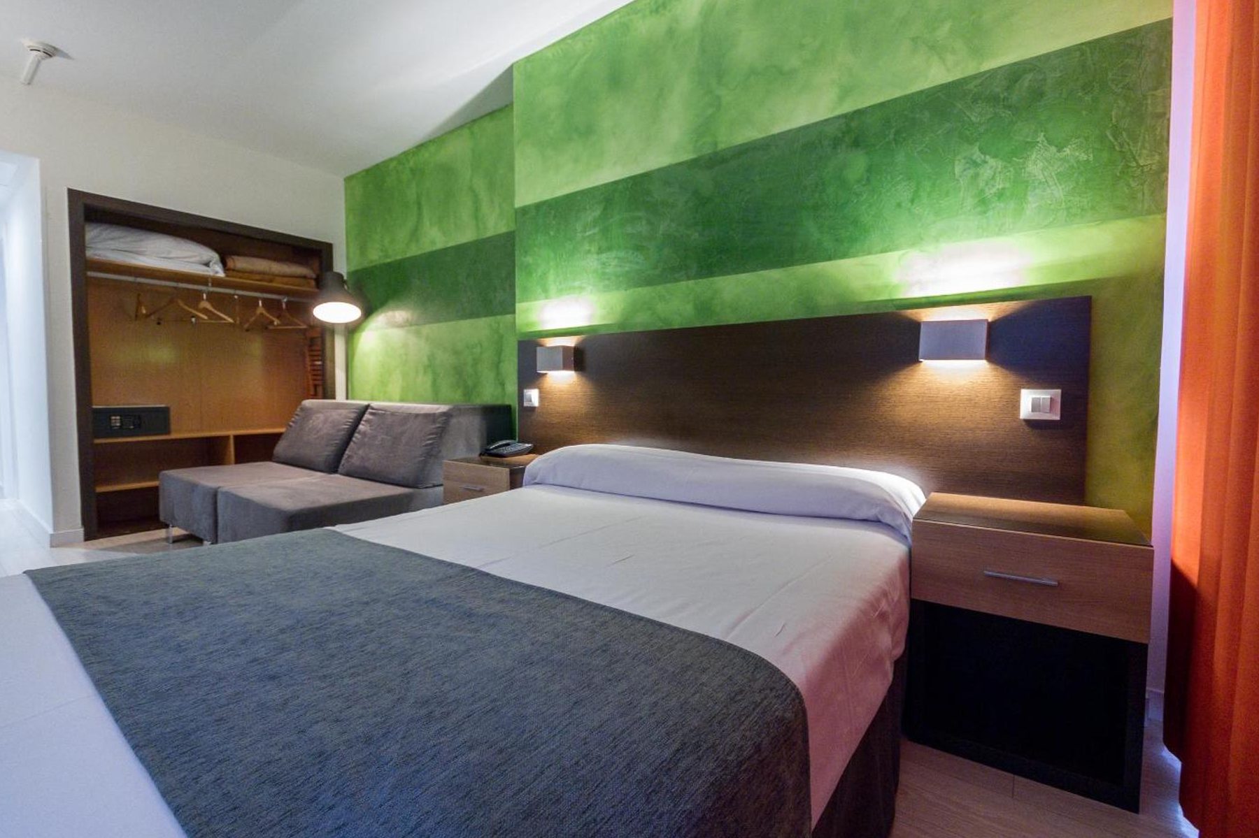 Hotel Serrano